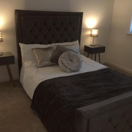 2 Bedroom Luxury Flat In Quiet Village Of Bishopton Bishopton  Bagian luar foto