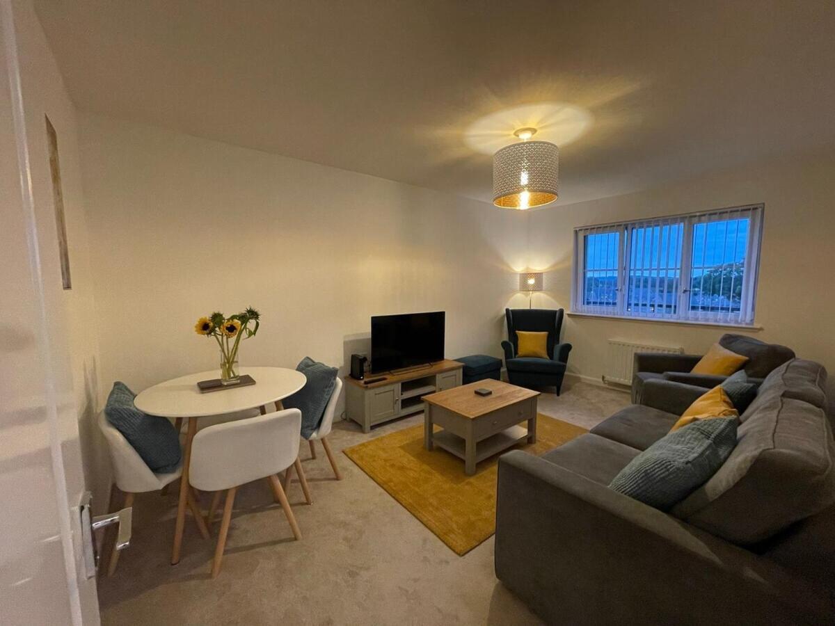 2 Bedroom Luxury Flat In Quiet Village Of Bishopton Bishopton  Bagian luar foto