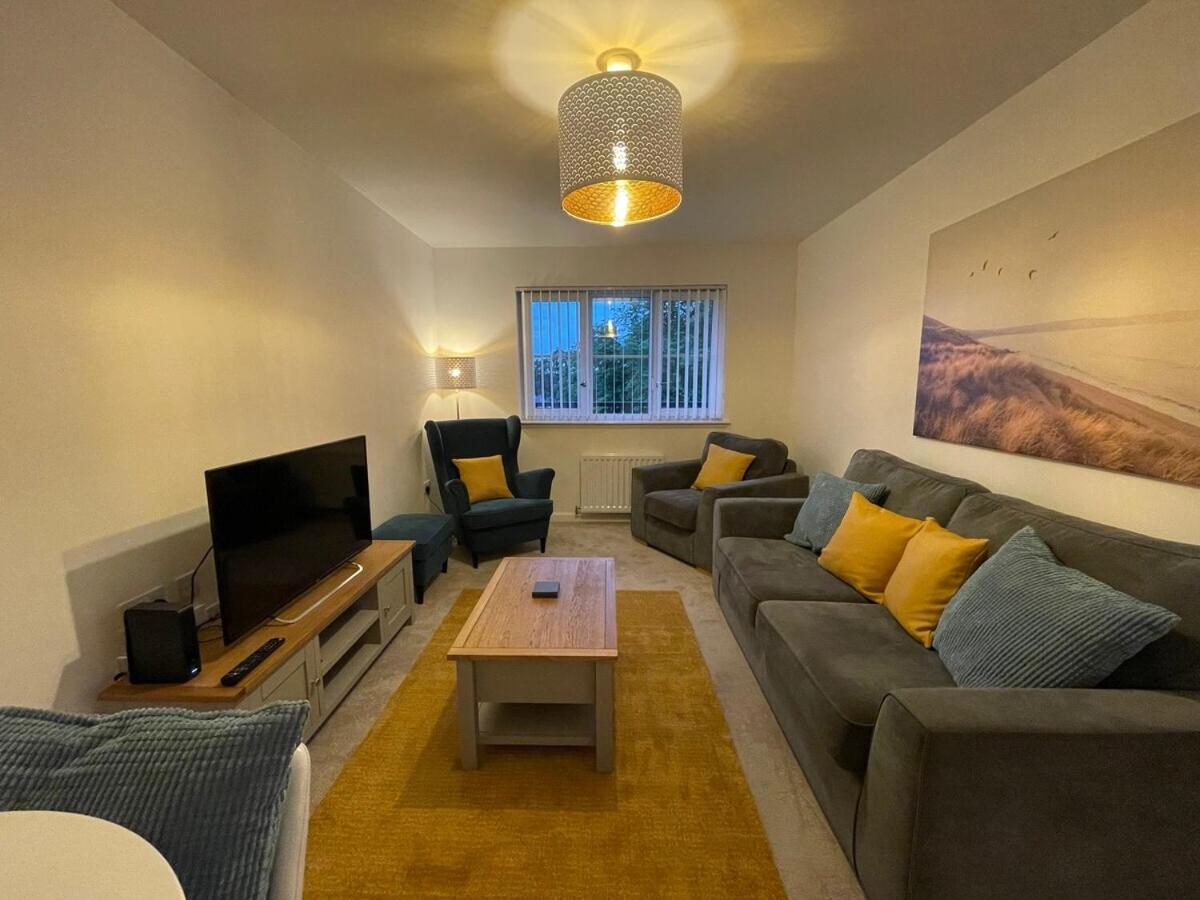 2 Bedroom Luxury Flat In Quiet Village Of Bishopton Bishopton  Bagian luar foto